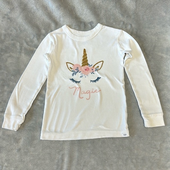 GAP - long sleeve T-shirt with Unicorn Design.  Size 5 - Picture 1 of 4